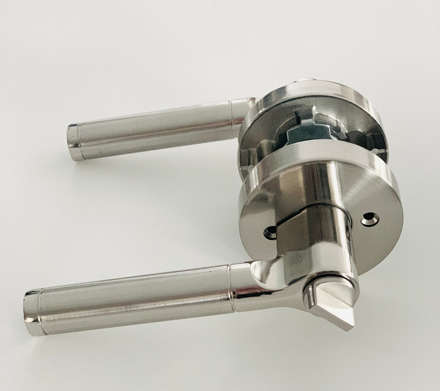 L3 - Montana Satin Nickel PRIVACY lever